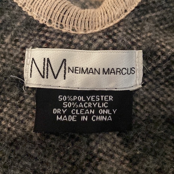 Neiman Marcus beautiful Ruana Cape/Shawl. This is so beautiful & chic - Picture 7 of 10